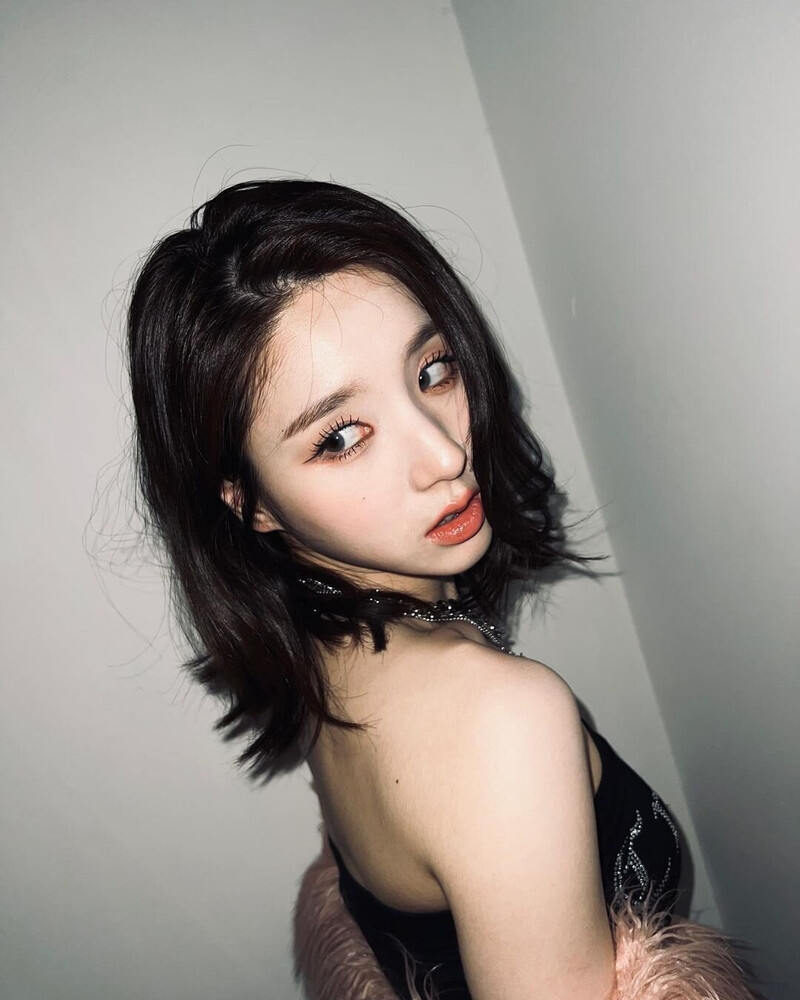 230429 Heejin Instagram Update documents 1