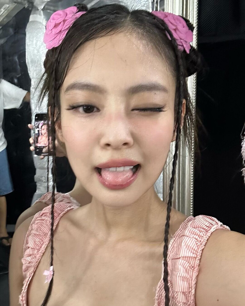 230530 - JENNIE Instagram Update documents 7