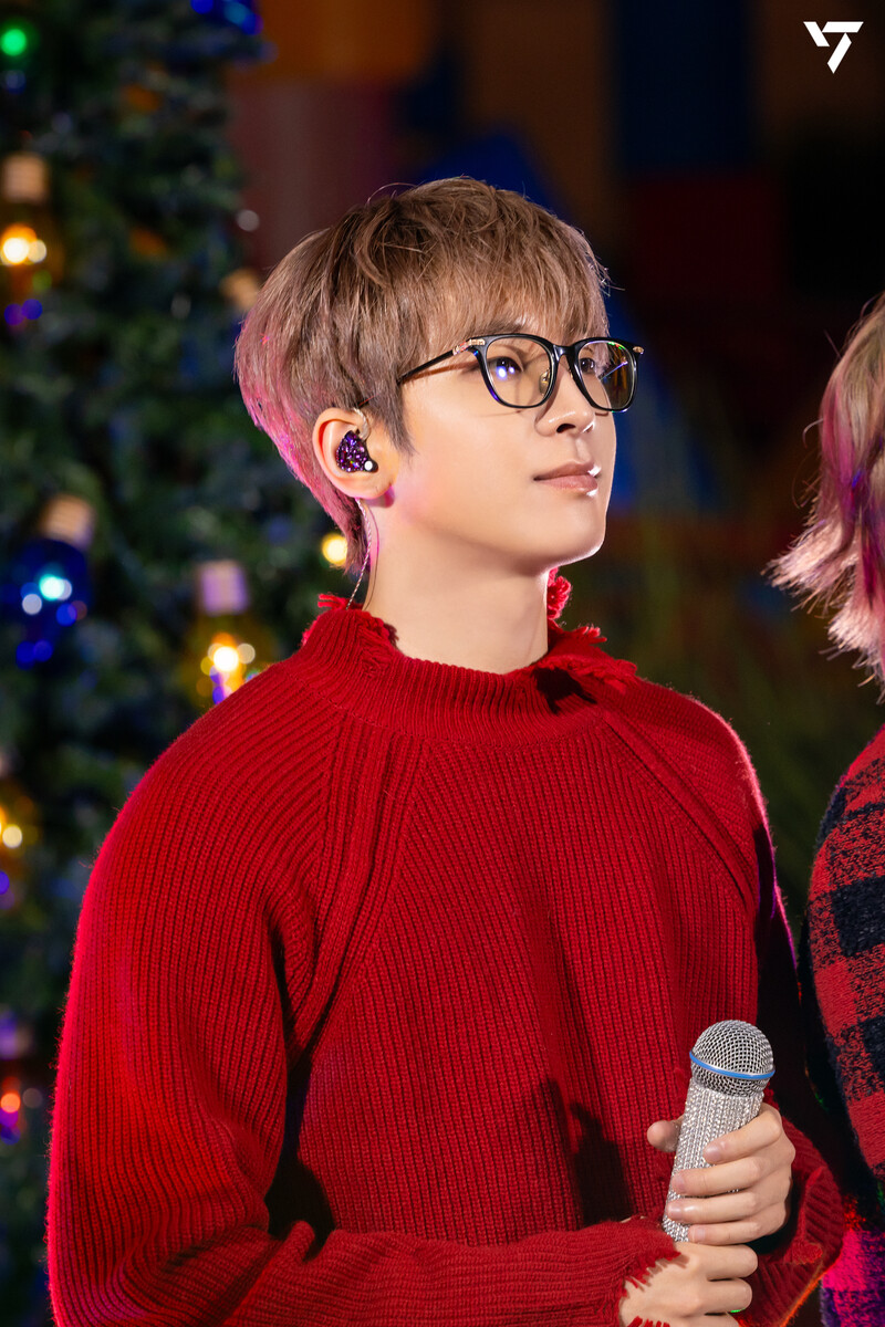 250107 SEVENTEEN - ‘2024 Disney Holiday performance’ Photo Sketch documents 10