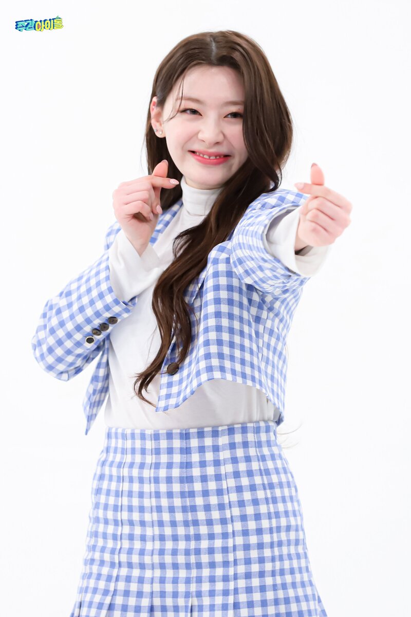 220301 MBC Naver - STAYC at Weekly Idol documents 13