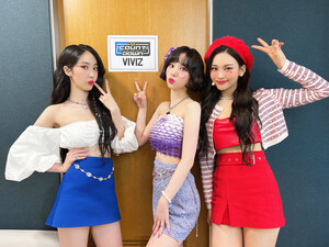 220210 VIVIZ SNS Update at M Countdown