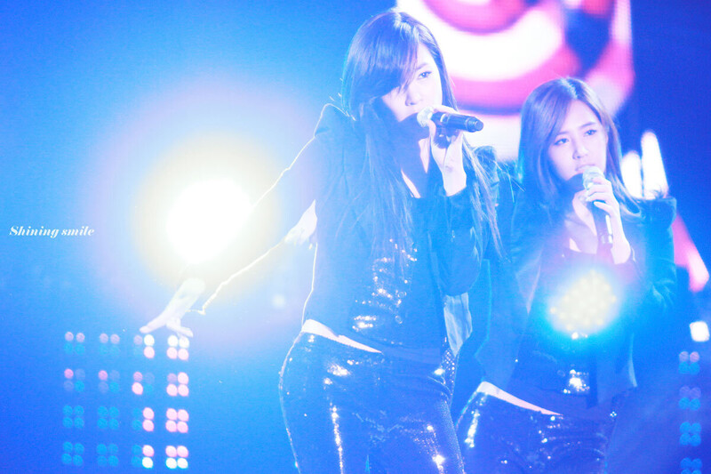 111002 Girls' Generation Tiffany at Busan Power Concert documents 17
