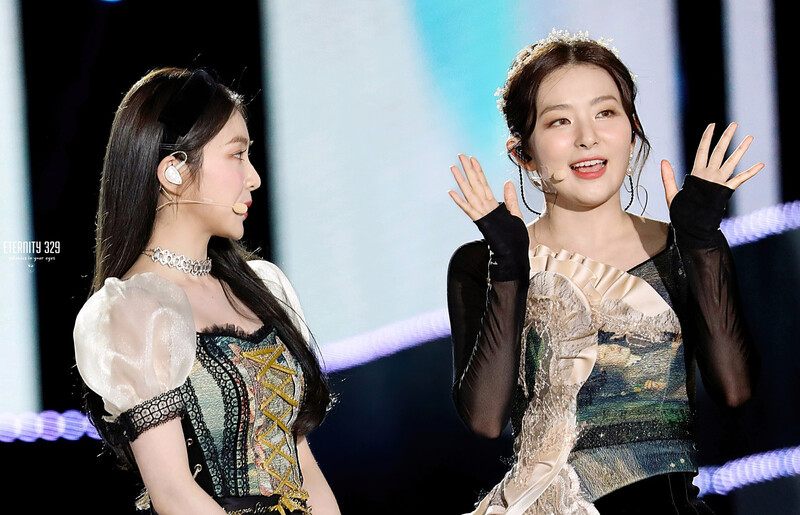 220618 Red Velvet Irene & Seulgi at the Dream Concert documents 4