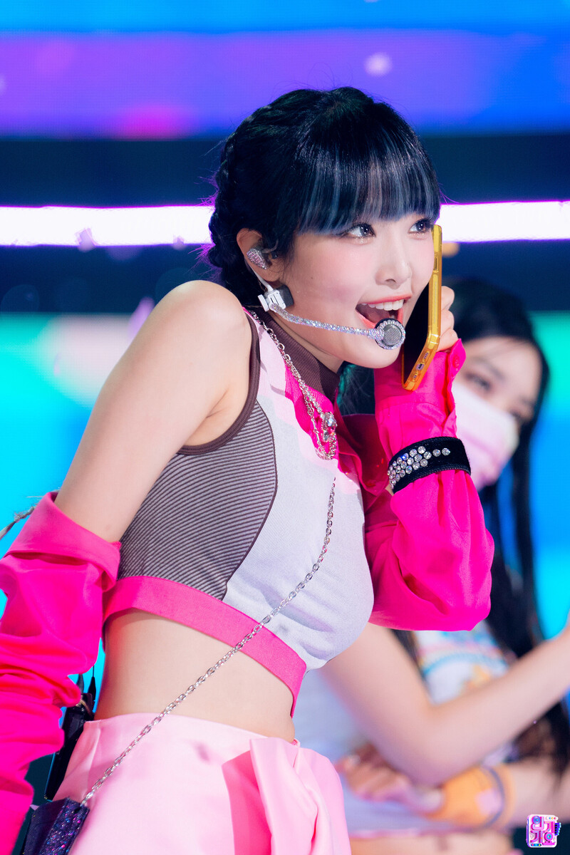 220821 YENA - 'SMARTPHONE' at Inkigayo documents 2