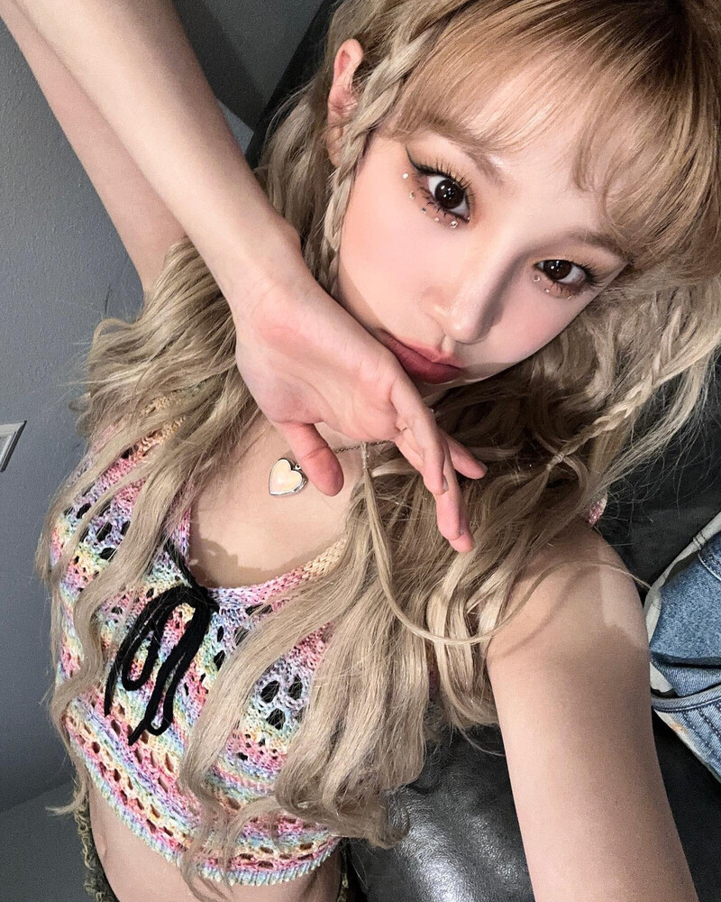 230827 - YUQI Instagram Update documents 4