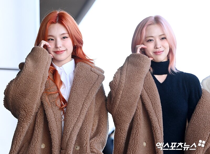 231201 ITZY at Gimpo International Airport documents 4