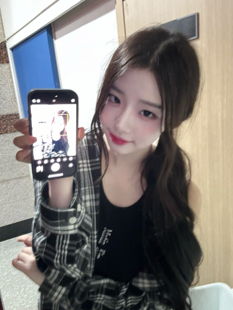 240910 tripleS Instagram & Twitter Update - Chaeyeon documents 4