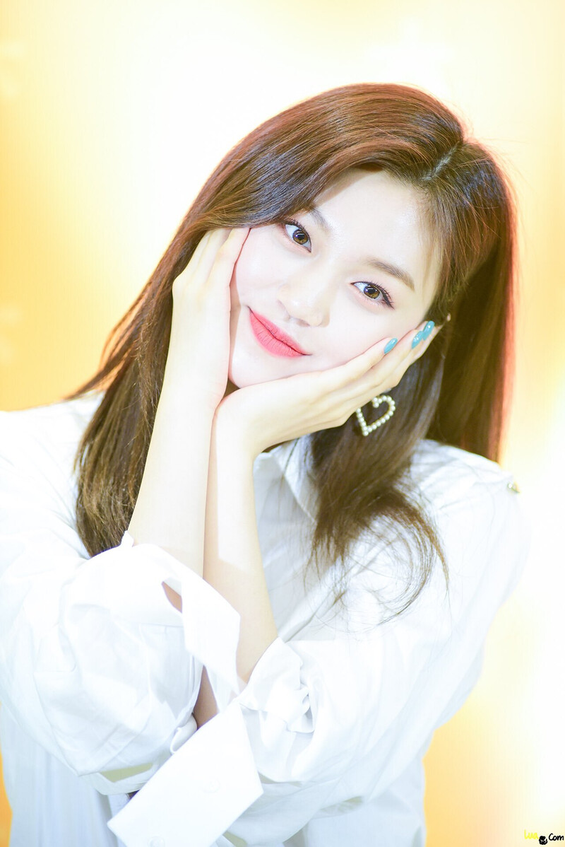 180427 Weki Meki Doyeon documents 2