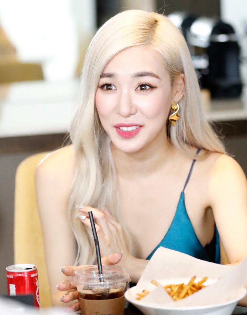 190801 Tiffany Young - News1 Interview Photos documents 4