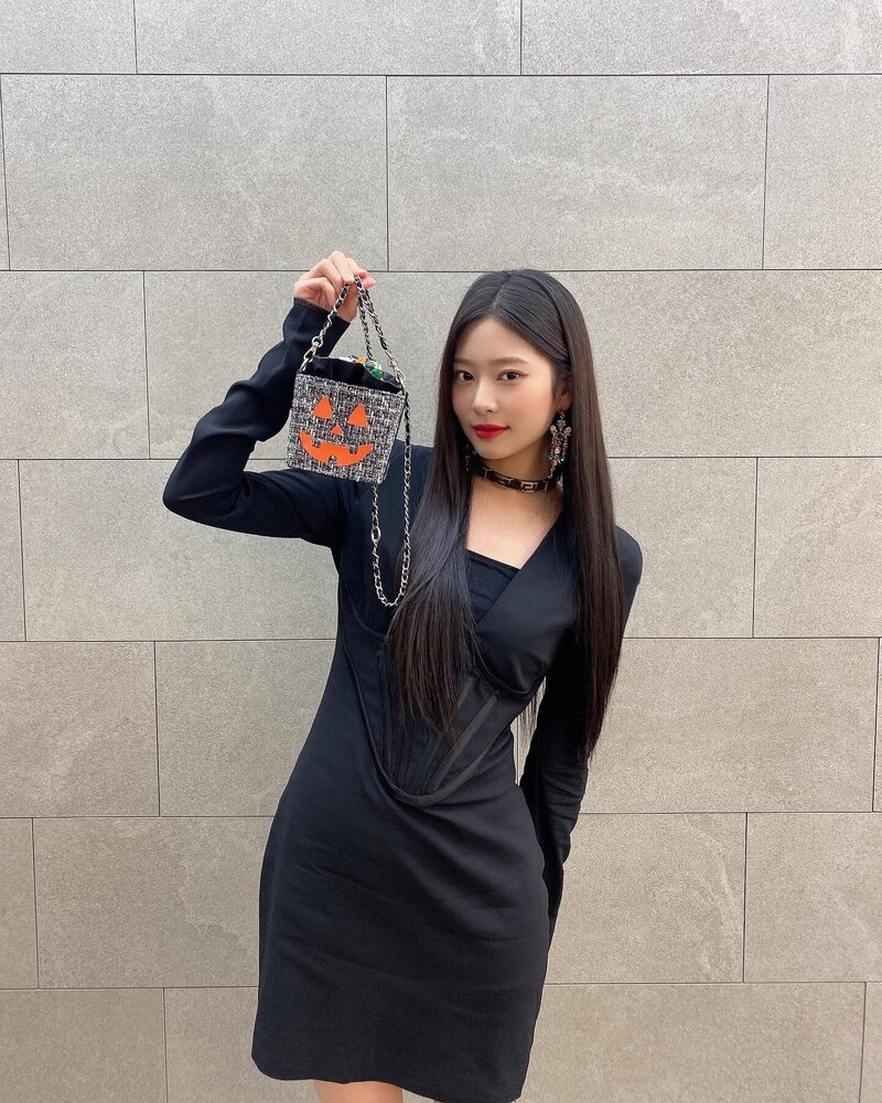 221029 SOOP Instagram Update - Kim Minju documents 1