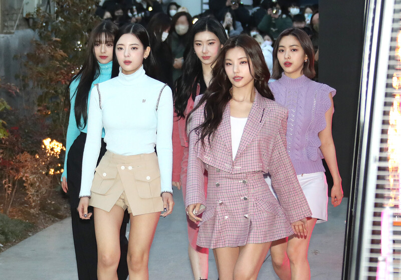230201 ITZY - Dyson Style Lab Pop-up Store documents 4
