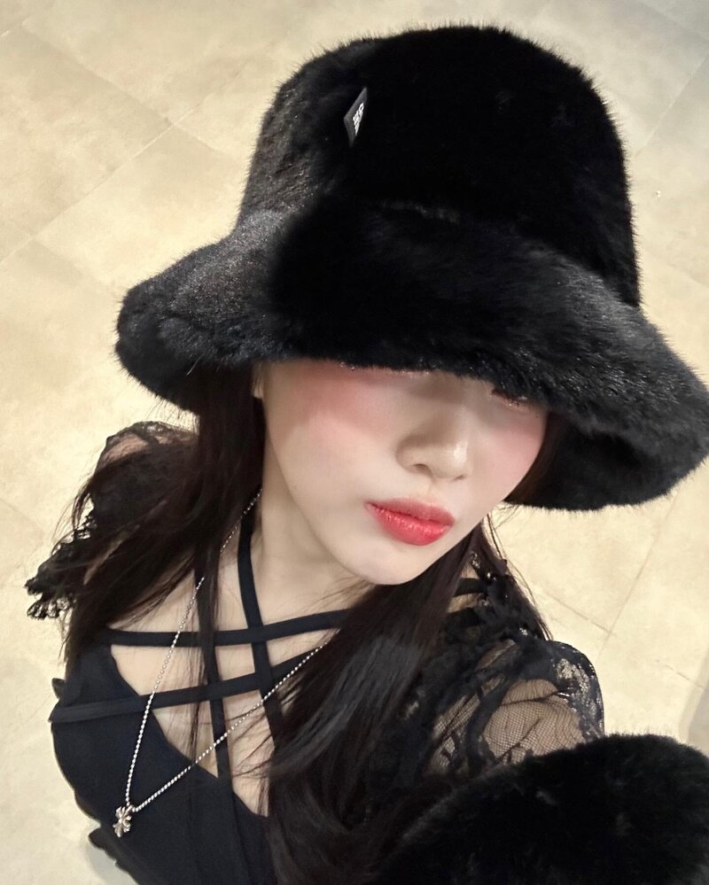 231217 Red Velvet Joy Instagram Update documents 8
