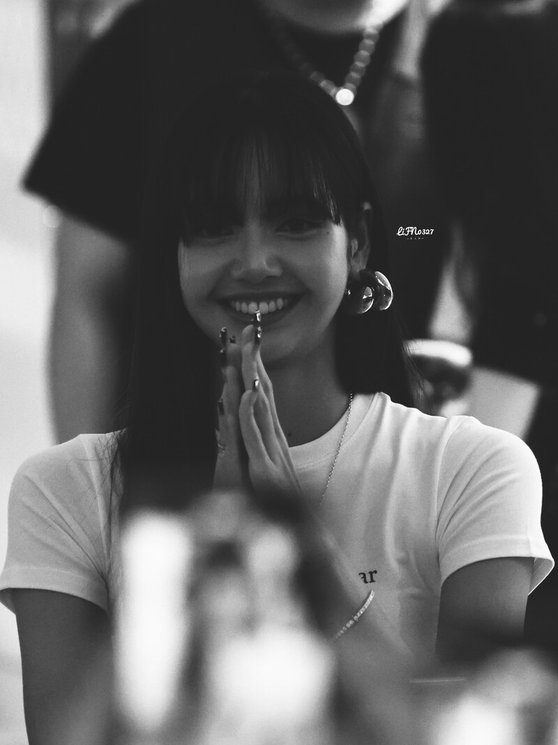 240714 LISA - ‘ROCKSTAR’ POP-UP STORE IN SEOUL documents 2