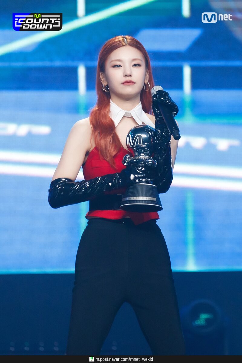 210513 ITZY 'Mafia in the morning' at M Countdown documents 12