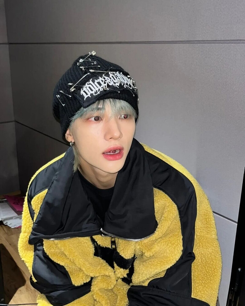 230106 STRAY KIDS Instagram Update - Hyunjin documents 1