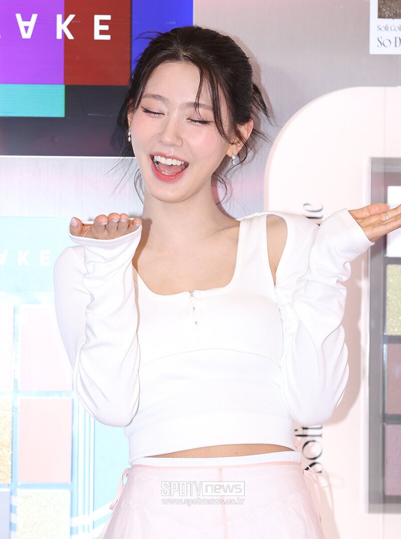 240516 (G)I-DLE Miyeon - WAKEMAKE Pop-up Shop in Seoul documents 2
