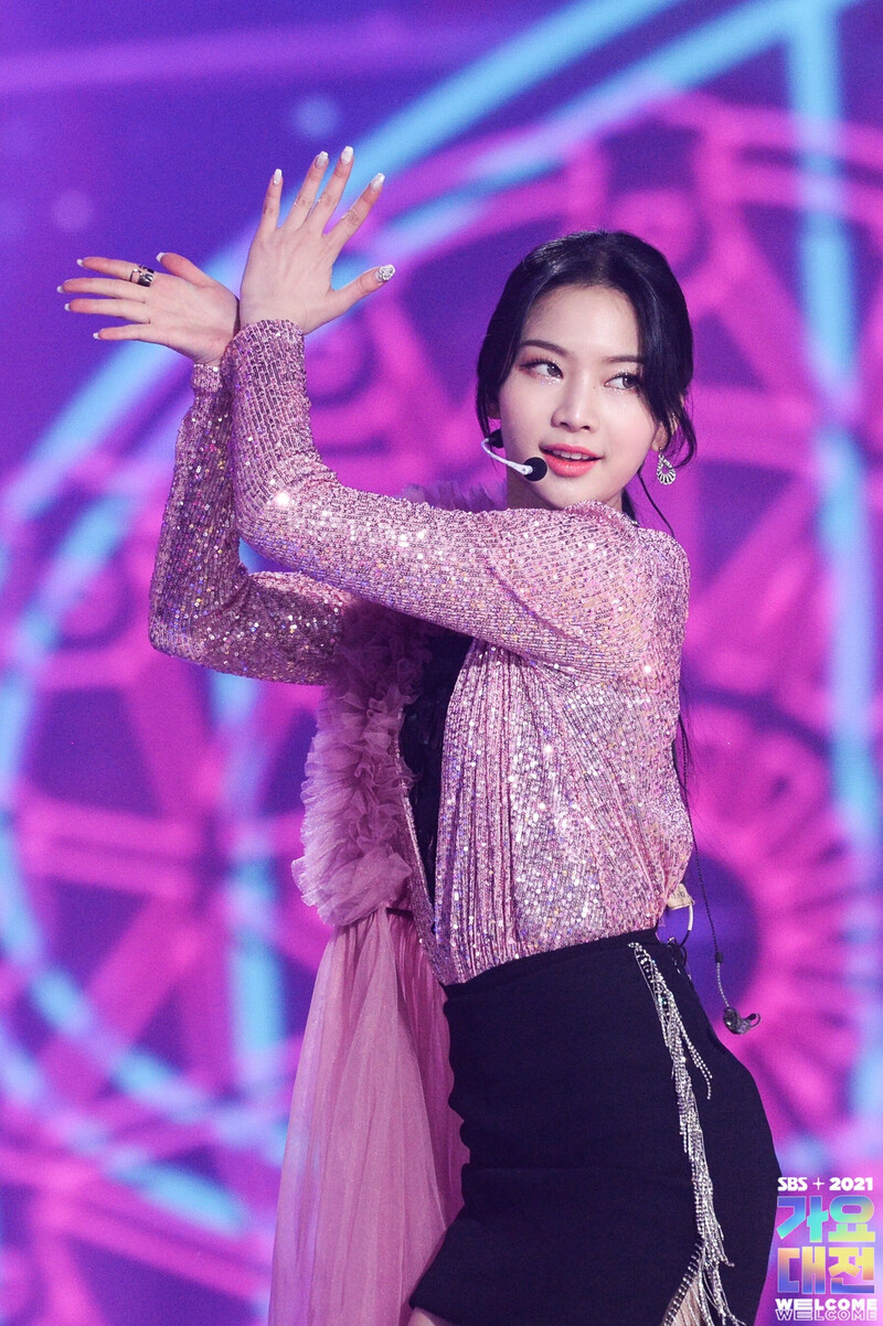 211225 STAYC at SBS Gayo Daejeon documents 11