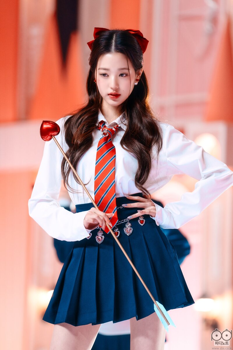 220410 IVE Wonyoung - 'LOVE DIVE' at Inkigayo documents 3