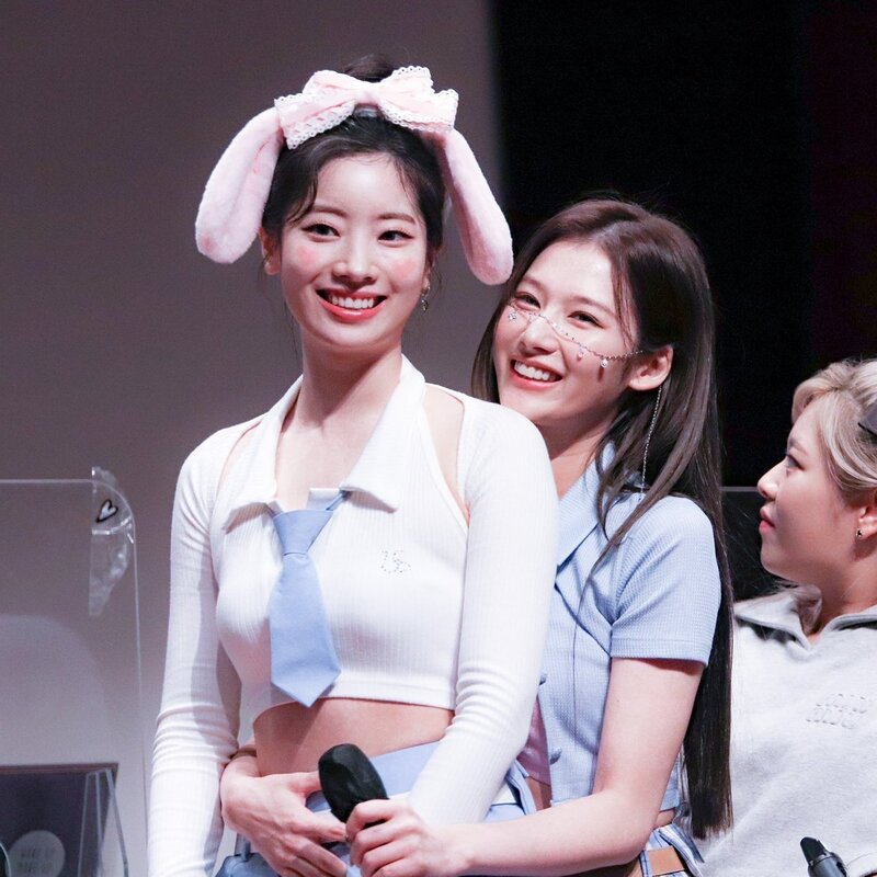 220903 TWICE Dahyun - Fansign Event documents 5
