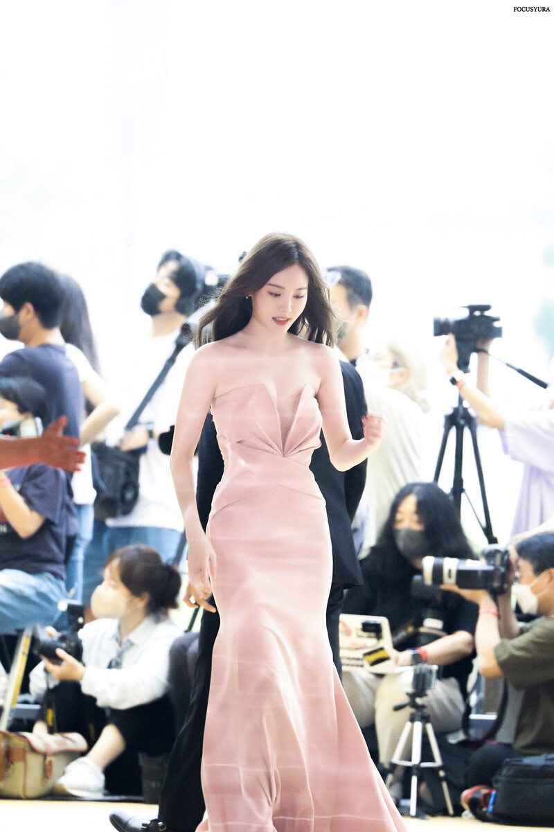 220719 Kim Yura - Bluedragon Series Awards Red Carpet documents 6