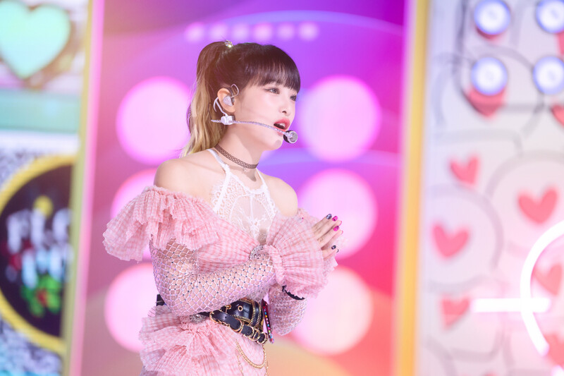 220807 YENA - 'SMARTPHONE' at Inkigayo documents 10