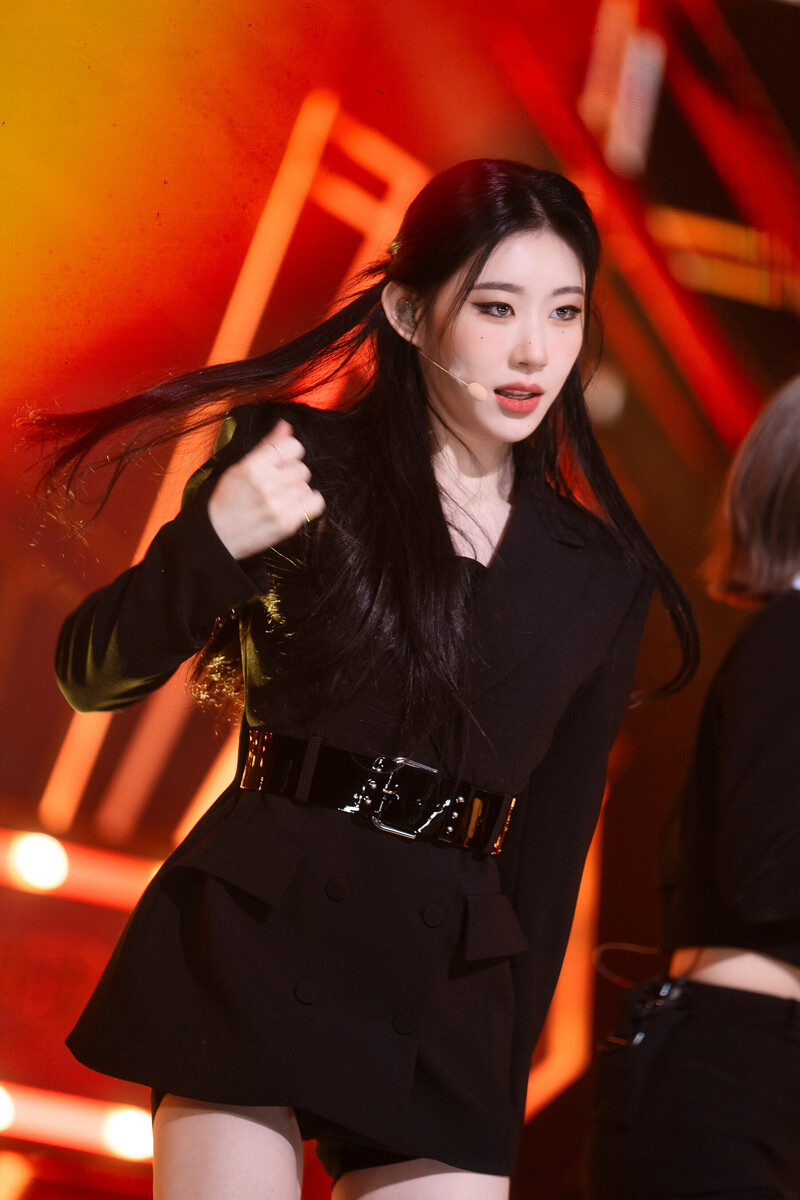 221204 ITZY Chaeryeong - 'Cheshire' at Inkigayo documents 6