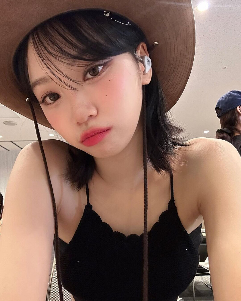 230701 Chaewon Instagram Update documents 5