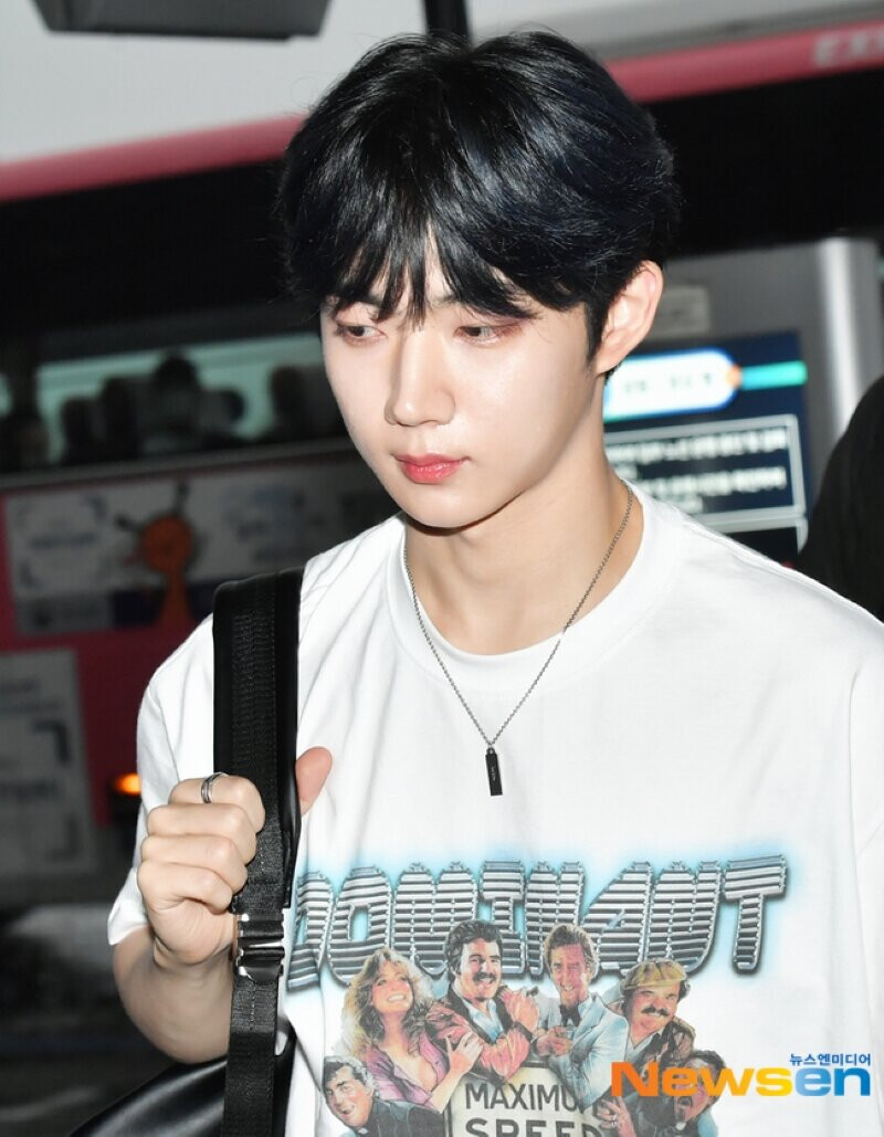 230714 TEMPEST Hyungseop at Seoul Gimpo International Airport heading to Japan documents 1