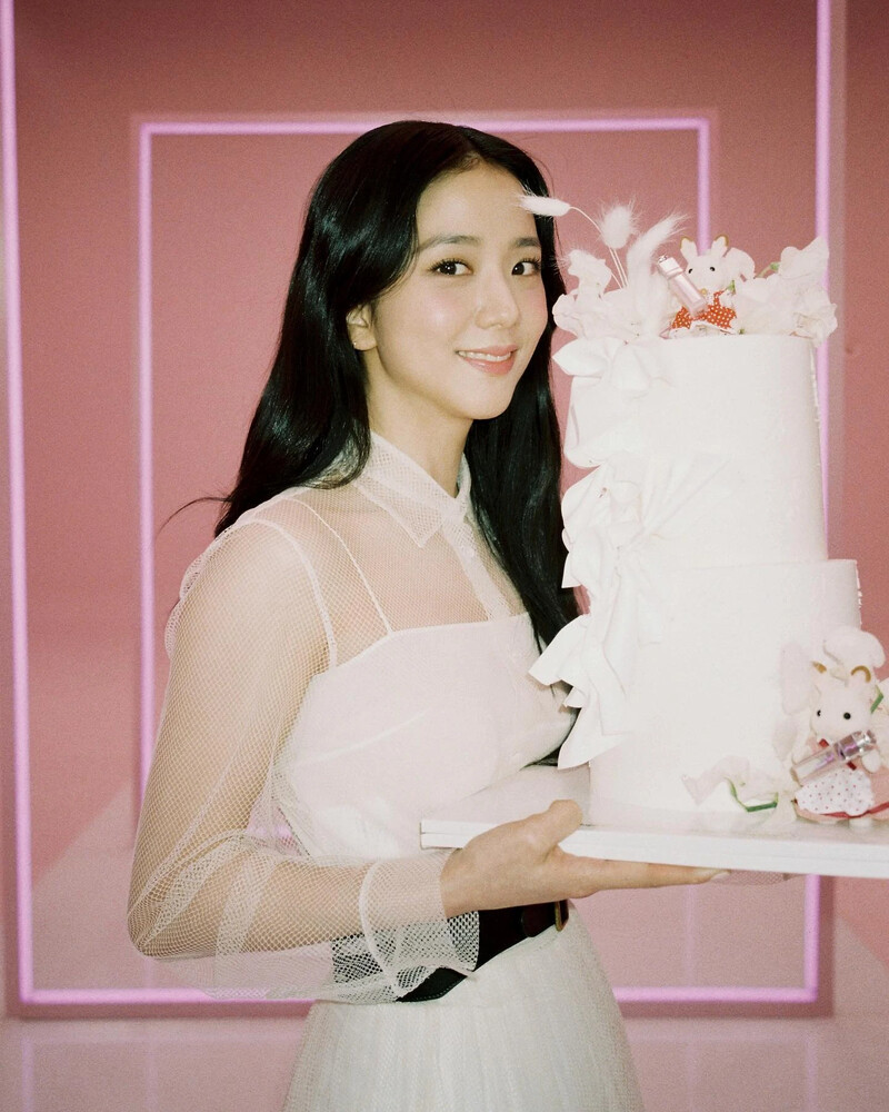 210430 - JISOO Instagram Update documents 3