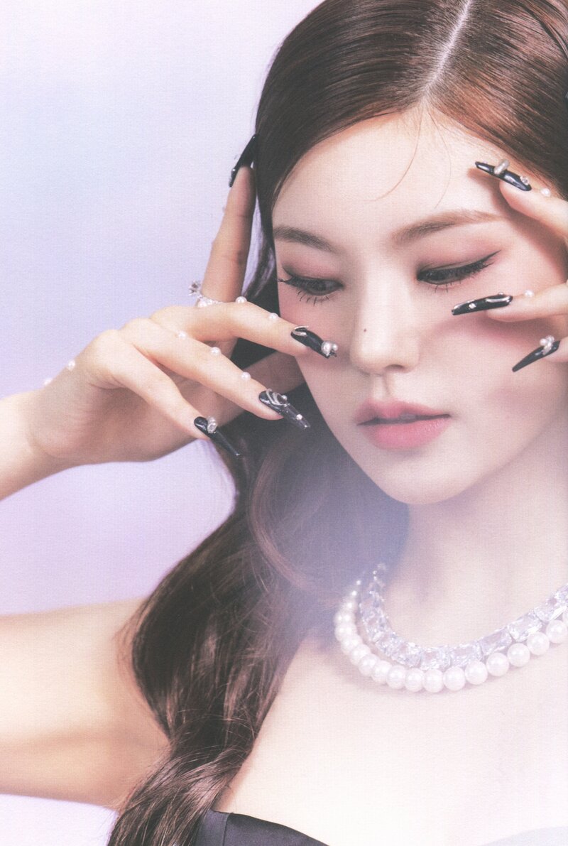 ITZY 'CHECKMATE' Album Scans (Yeji ver.) documents 2