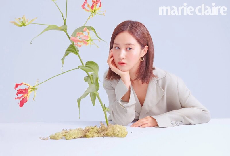 Kwon Yuri for Marie Claire magazine December 2018 issue documents 7