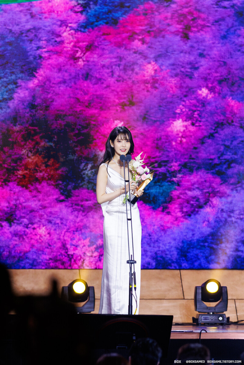 230428 IU - 59th Baeksang Arts Awards Red Carpet documents 7