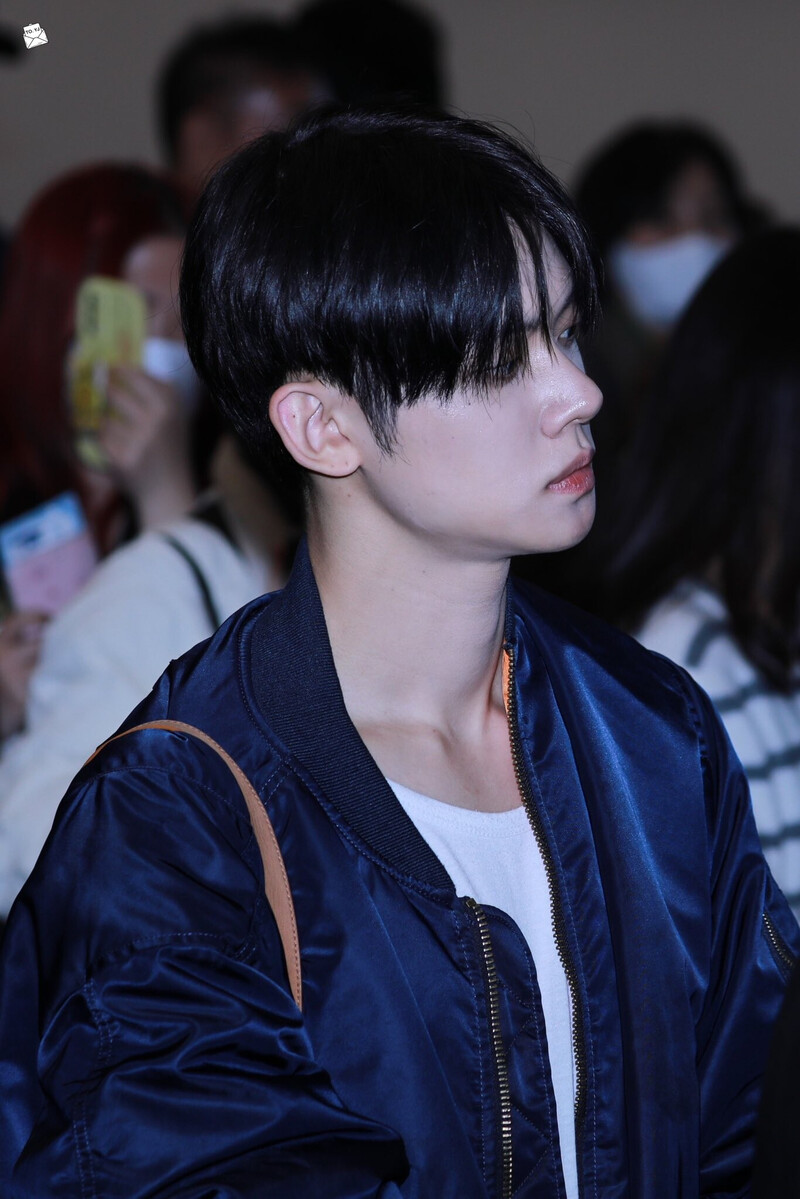 241110 TXT Yeonjun at Gimpo International Airport documents 2