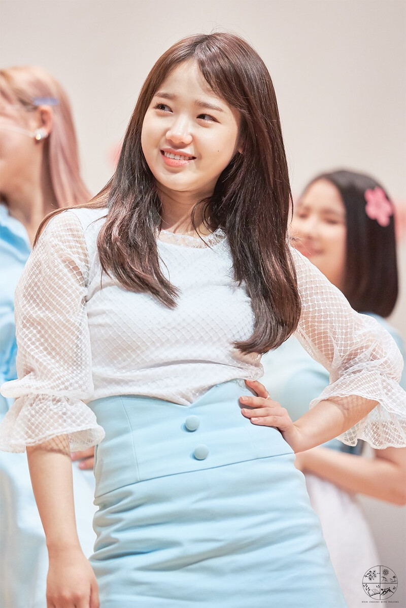 180415 Weki Meki Yoojung at Bundang 'Lucky' Fansign documents 10