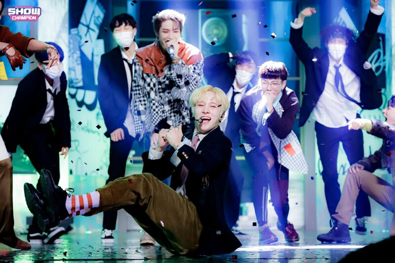 211220 - Naver - Show Champion Behind Photos (The Real & Turbulence) documents 15
