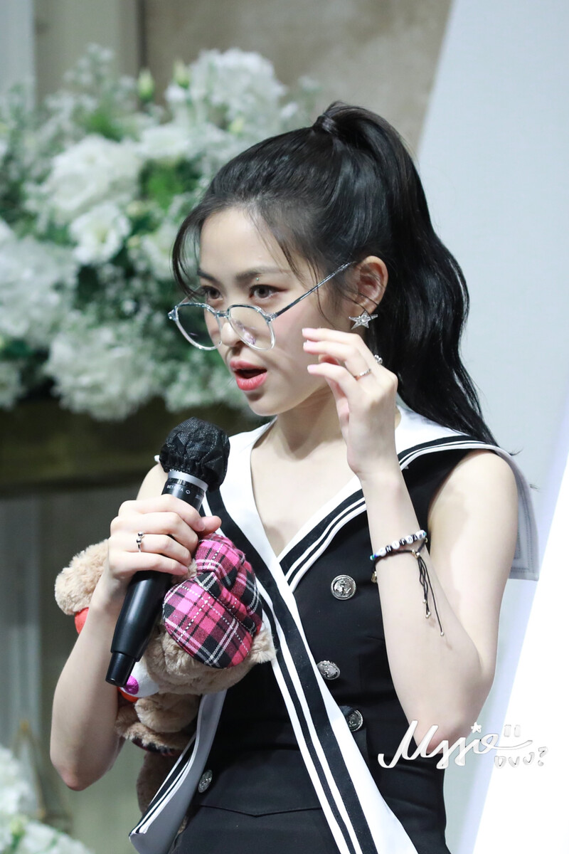 220731 ITZY Ryujin - Withmuu Fansign documents 5