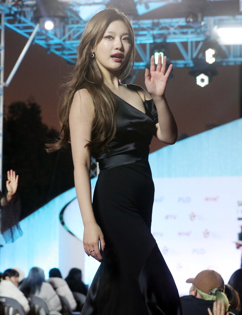 221224 aespa Ningning at SBS Gayo Daejeon Red Carpet documents 2