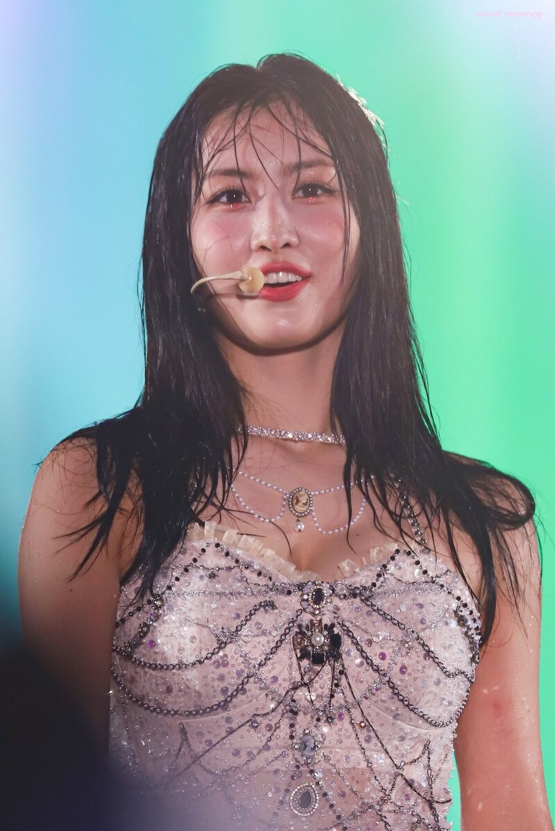 230513 TWICE Momo - ‘READY TO BE’ World Tour in Osaka Day 1 documents 4
