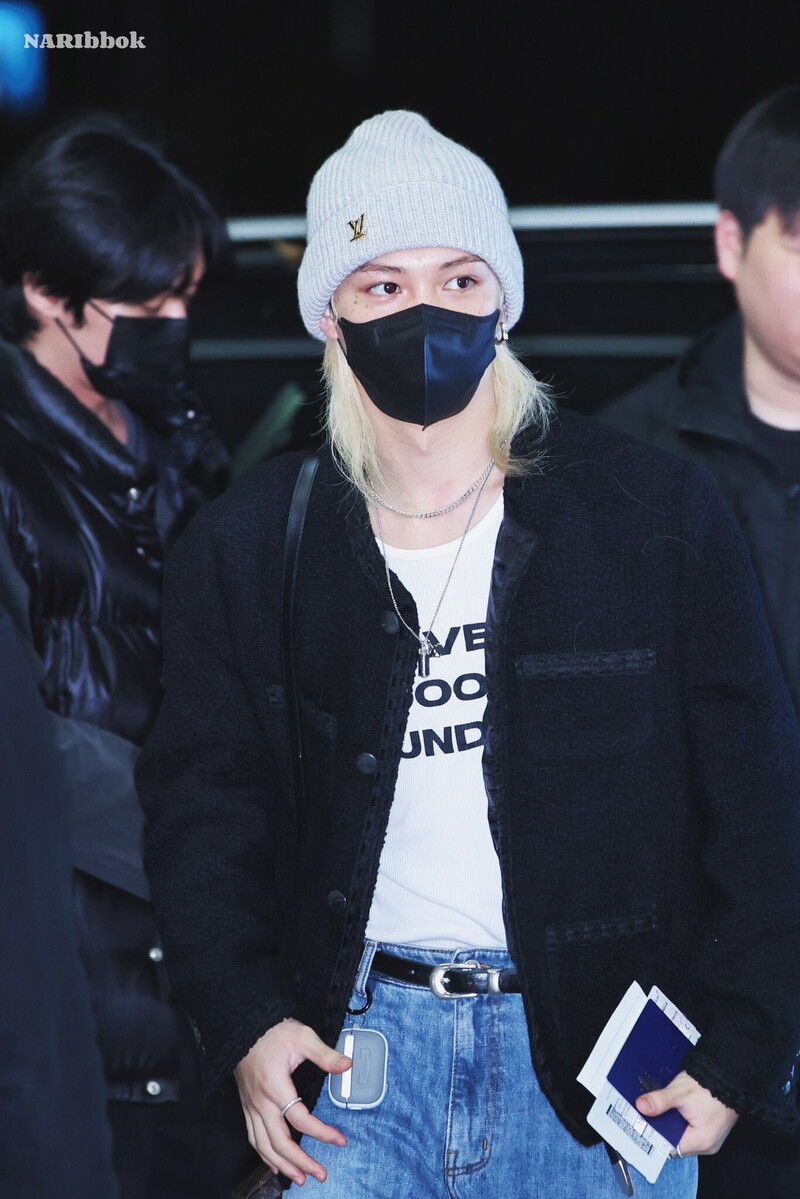 241110 FELIX at Gimpo Airport documents 5