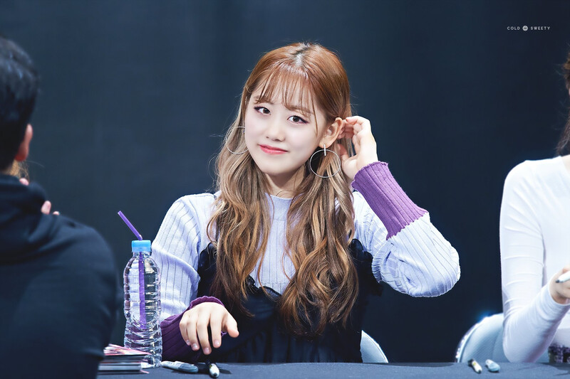 181201 Weki Meki Lua at 'KISS, KICKS' Incheon & Guro Fansigns documents 2