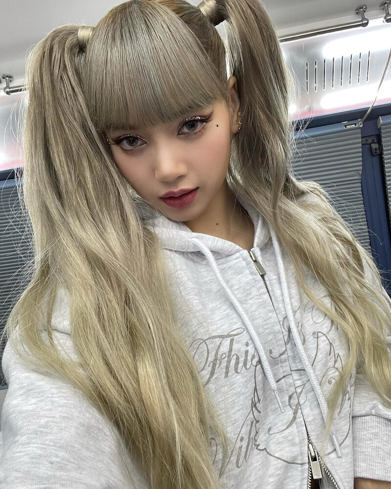 210925 - LISA Instagram Update documents 2