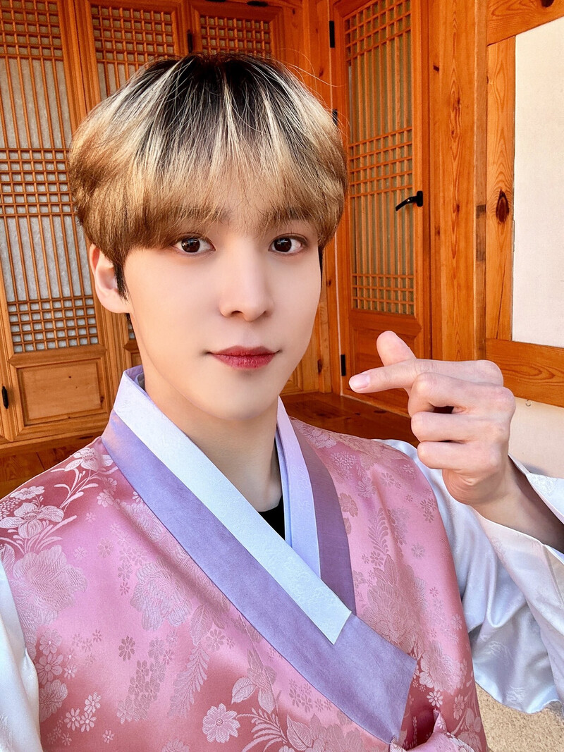 230121 ATEEZ Twitter Update - Yunho documents 1