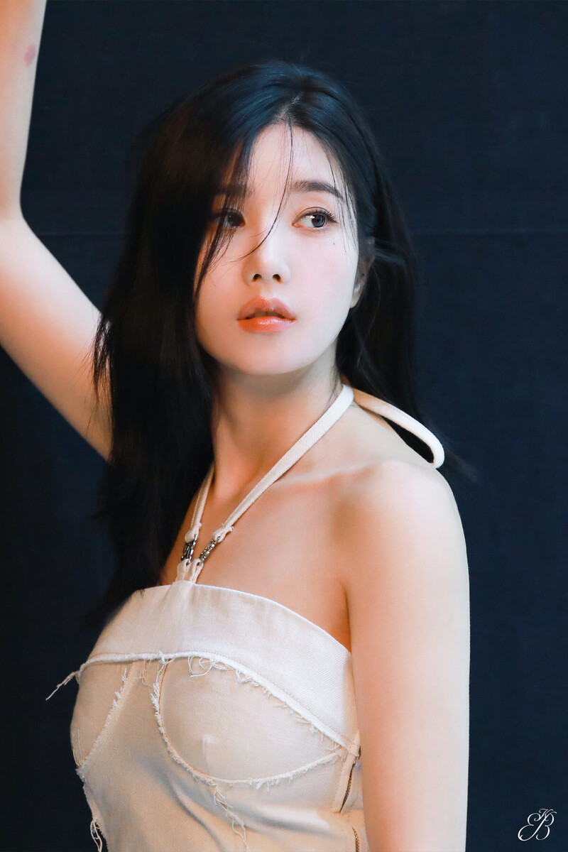 230919 Woollim Naver Post - KWON EUN BI - Singles Magazine September Issue Behind documents 3