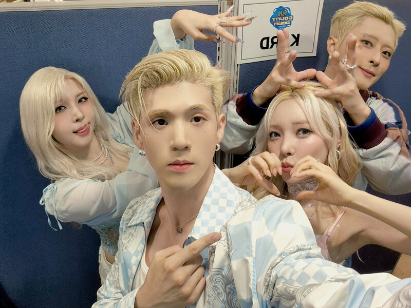 KARD Twitter Update - Mnet M! Countdown documents 1