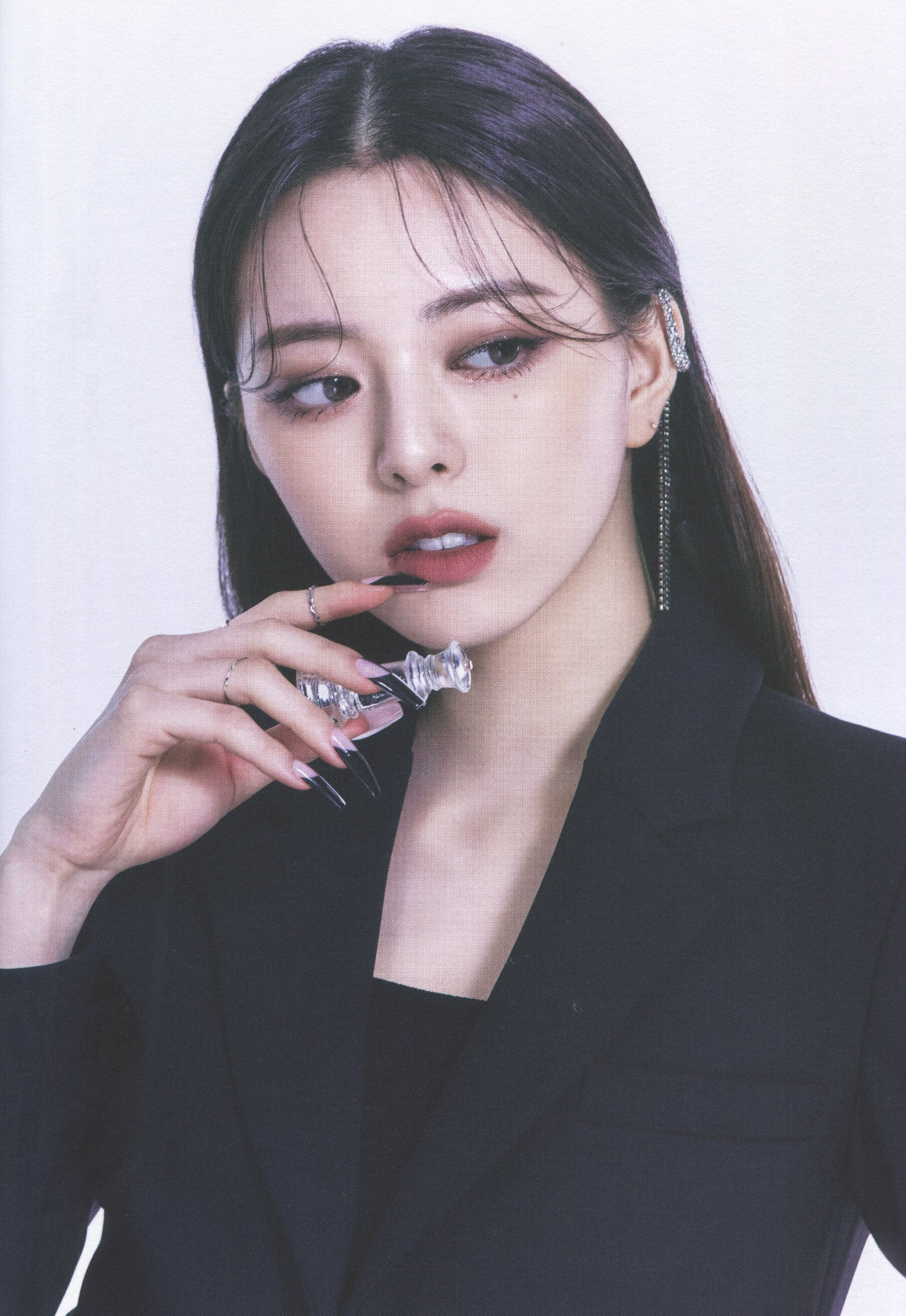 ITZY 'CHECKMATE' Album Scans (Chaeryeong ver.)