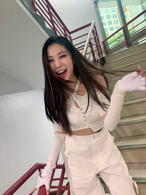 230528 SECRET NUMBER Weverse Update - Jinny