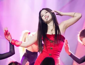 BLACKPINK Jennie "Solo" at Inkigayo 181125