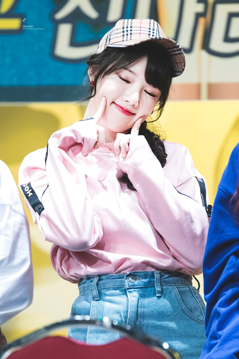 180503 GFRIEND Yerin at 'Time for the moon night' Sangam Fansign | kpopping