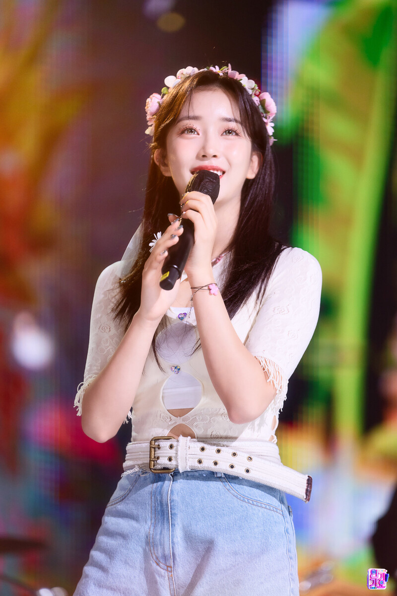 220807 STAYC Sumin 'BEAUTIFUL MONSTER' at Inkigayo documents 10