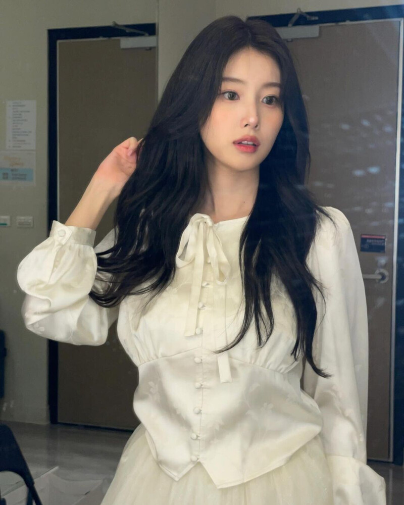 240218 Kang Hyewon Instagram Update documents 1